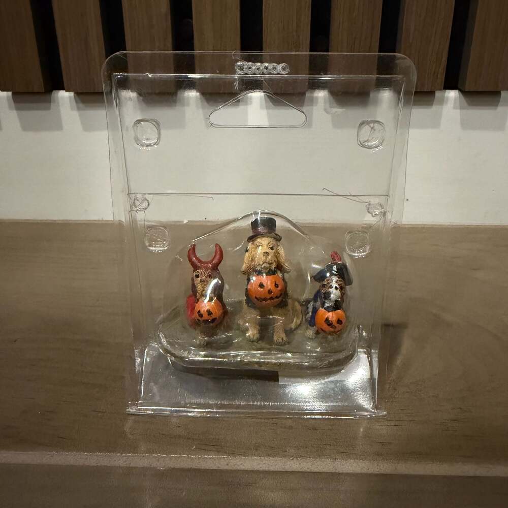 Lemax Spooky Town Trick Or Dog Treats Figurine Set 12887